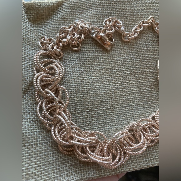 Pretty Link Necklace - Picture 4 of 6